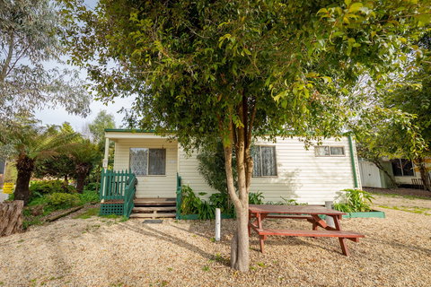 Eildon Riverside Holiday Park - Geraldton Accommodation 1