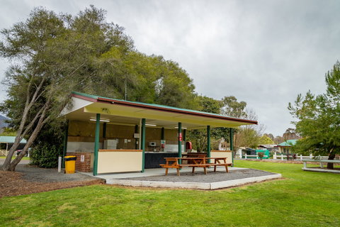 Eildon Riverside Holiday Park - Geraldton Accommodation 5