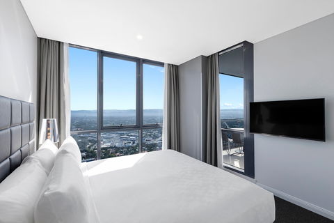 Meriton Suites Southport - Geraldton Accommodation 4