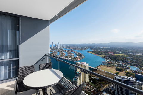 Meriton Suites Southport - Geraldton Accommodation 5
