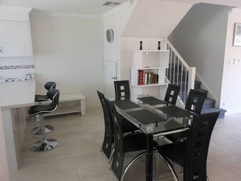 Oaklands Junction - Geraldton Accommodation 2