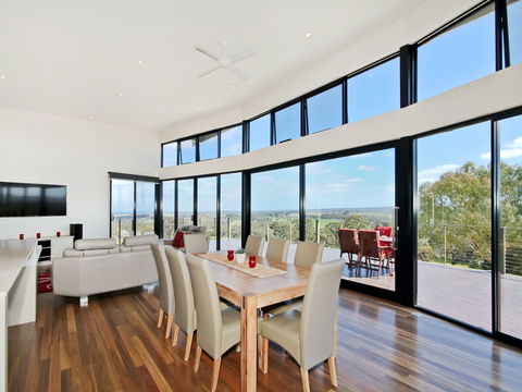 McLaren Eye - Geraldton Accommodation 0