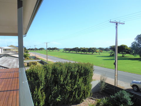 Shorelines - Geraldton Accommodation 2