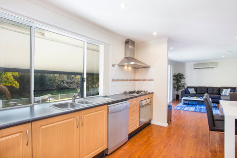 Waterfront Wonder At Lake Conjola - Geraldton Accommodation 2