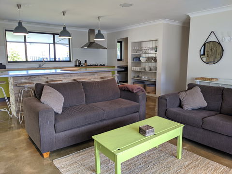 Aloha - Geraldton Accommodation 0