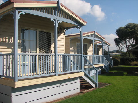 Barrack Point Holidays At Warilla Bowling Club - Geraldton Accommodation 0