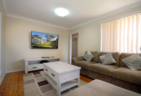 Barrack Point Holidays At Warilla Bowling Club - Geraldton Accommodation 1