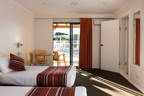 Beachfront  Bicheno - Geraldton Accommodation 2