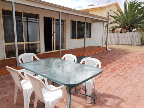 Cactus Hill - Geraldton Accommodation 1