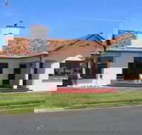 Gillian on Meylin - Geraldton Accommodation