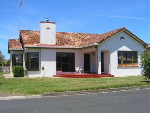 Gillian On Meylin - Geraldton Accommodation 0