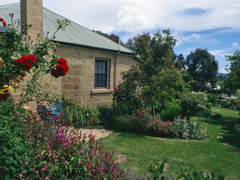 Hamilton's Cottage Collection And Country Gardens - Georges Cottage - Geraldton Accommodation 1