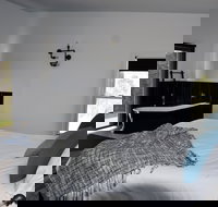 Hickory Moon - Geraldton Accommodation