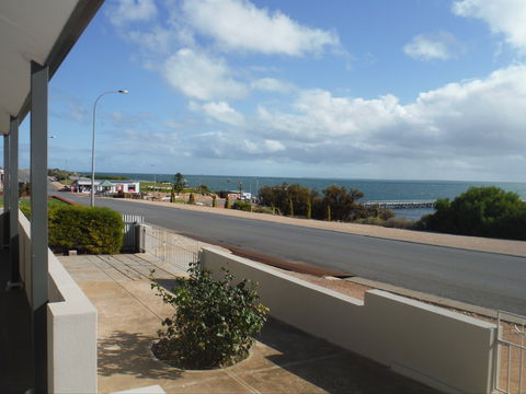Jetty Views - Geraldton Accommodation 1
