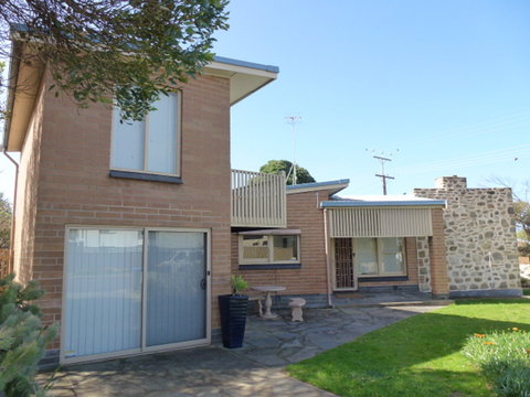 Te Whanau - Geraldton Accommodation 1