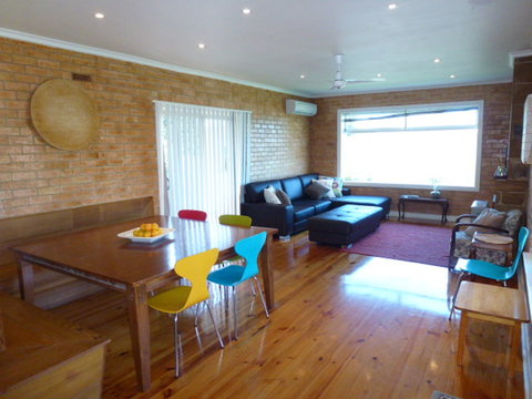 Te Whanau - Geraldton Accommodation 2