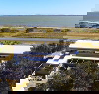 Coorong Aurora - Breathtaking Waterfront Escape - Geraldton Accommodation