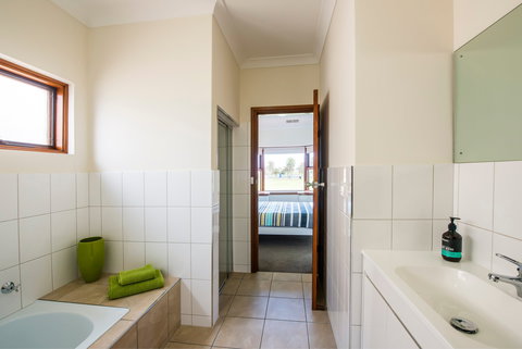 Glenelg Parkview Villas - Geraldton Accommodation 1