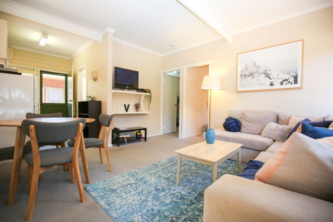 Hylander Holiday Unit - Geraldton Accommodation 1