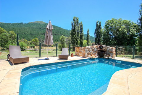 Mill Cottage - Wandiligong - Geraldton Accommodation 1