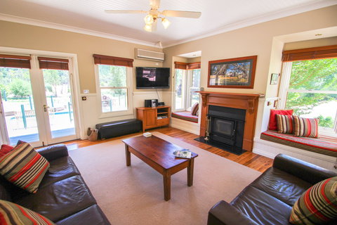 Mill Cottage - Wandiligong - Geraldton Accommodation 2