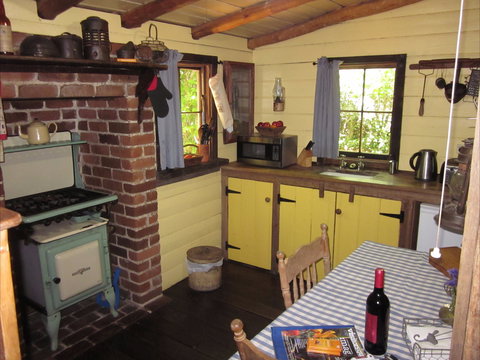 Settlers Hut - Geraldton Accommodation 0