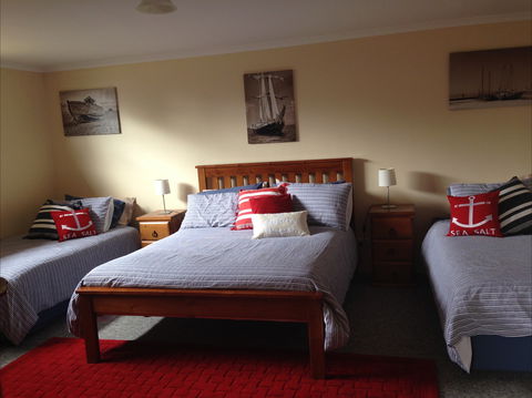 Springs Beach House - Geraldton Accommodation 1