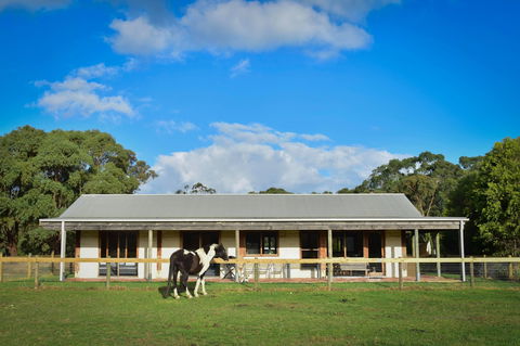 The Glen Farm Cottages - Geraldton Accommodation 1