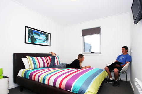 The Island Accommodation - Phillip Island YHA - Geraldton Accommodation 2