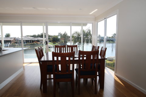 Waterfront Holiday Home - Geraldton Accommodation 2