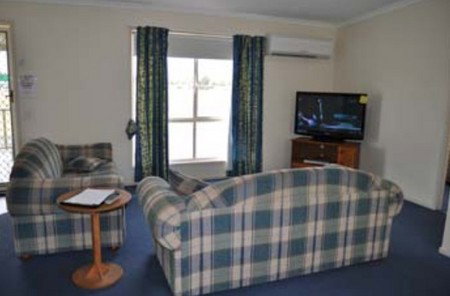 Back Obourke Accommodation - Geraldton Accommodation 1