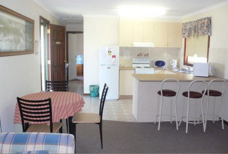 Back Obourke Accommodation - Geraldton Accommodation 4