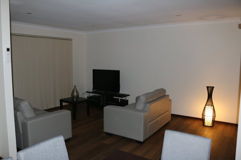 CozyStay At Kearsley - Geraldton Accommodation 2