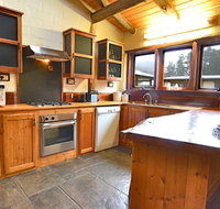 Feathertop Retreat - Geraldton Accommodation