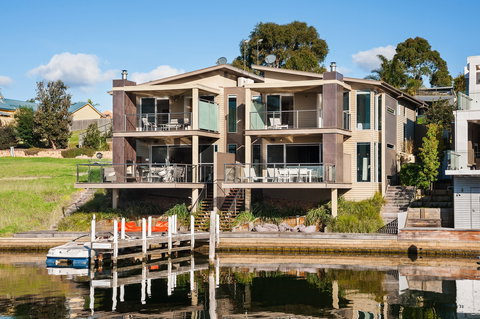 Gippsland Lakehouse - Geraldton Accommodation 0
