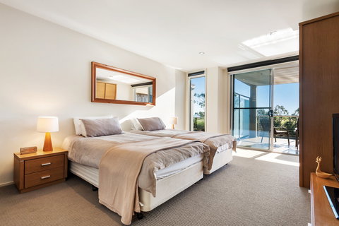 Gippsland Lakehouse - Geraldton Accommodation 2