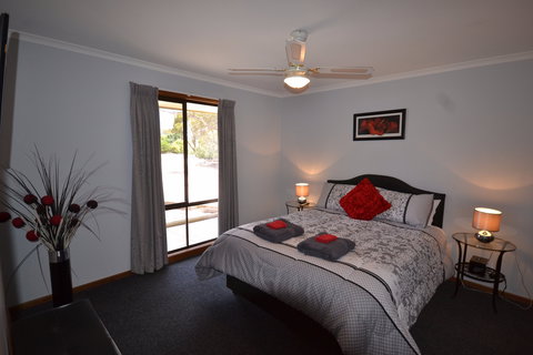 Riverbush Cottages - Geraldton Accommodation 2