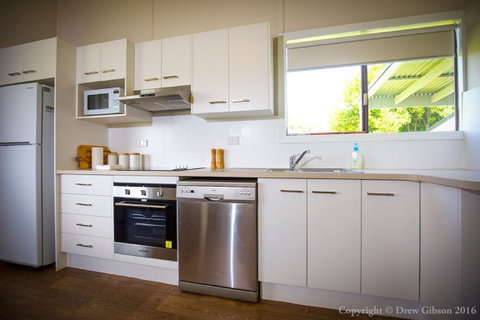 Wine Country Cottage - Geraldton Accommodation 2