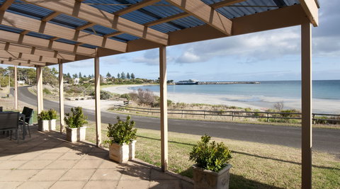 Cape View Cottage - Geraldton Accommodation 0