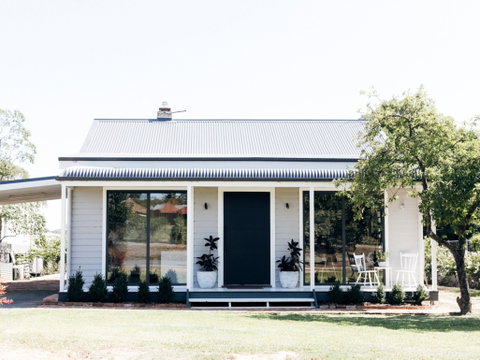 Chic Country Cottage With Vineyard Views - Geraldton Accommodation 0