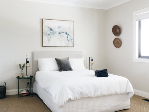 Chic Country Cottage With Vineyard Views - Geraldton Accommodation 2