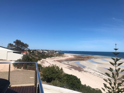 Cliff House Beachfront Villas - Geraldton Accommodation 2