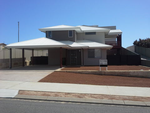 Cozzys Condo Luxury Beach House - Geraldton Accommodation 0