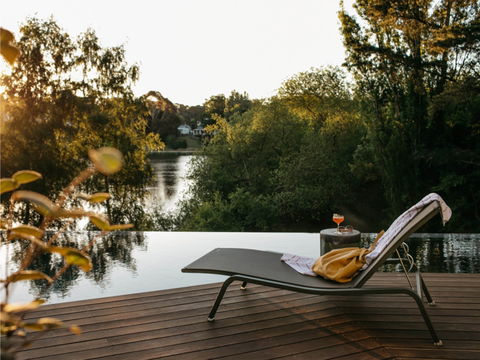 Lake House - Geraldton Accommodation 1