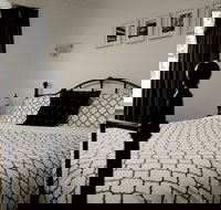 Leura Camellias - Geraldton Accommodation