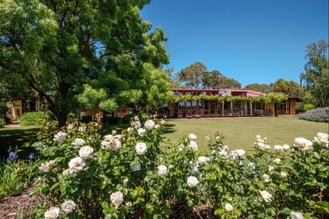 Mulberry Lodge  Country Retreat - Geraldton Accommodation 1