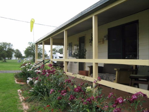 Narromine Aerodrome Tourist Park And Motel - Geraldton Accommodation 0