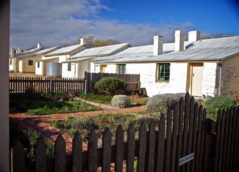Paxton Square Cottages - Geraldton Accommodation 1