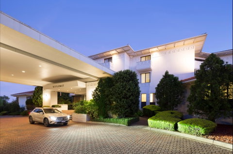 Ramada By Wyndham Diplomat Canberra - Geraldton Accommodation 0