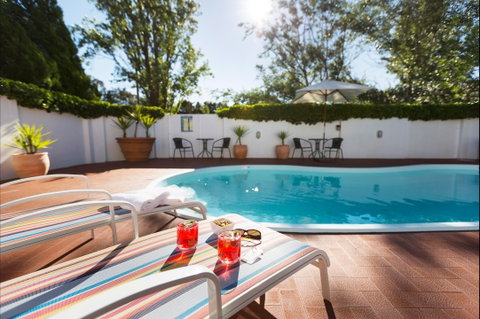 Ramada By Wyndham Diplomat Canberra - Geraldton Accommodation 1